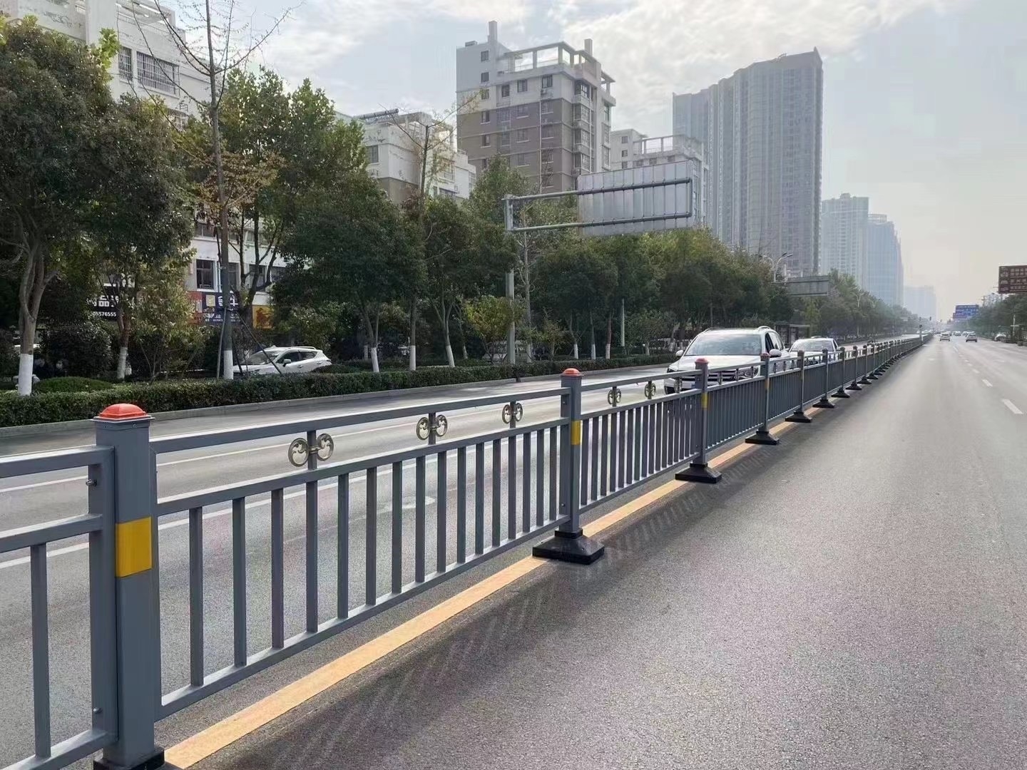 华冠城市交通护栏定制项目案例